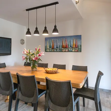 Villa Kalista Istriana For 10 People With Private Pool & Sea View Gajana